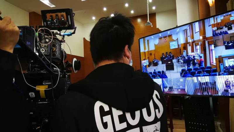 AI生成VS人工创意——巨鹿县广告片拍摄公司的技术浪漫主义实践